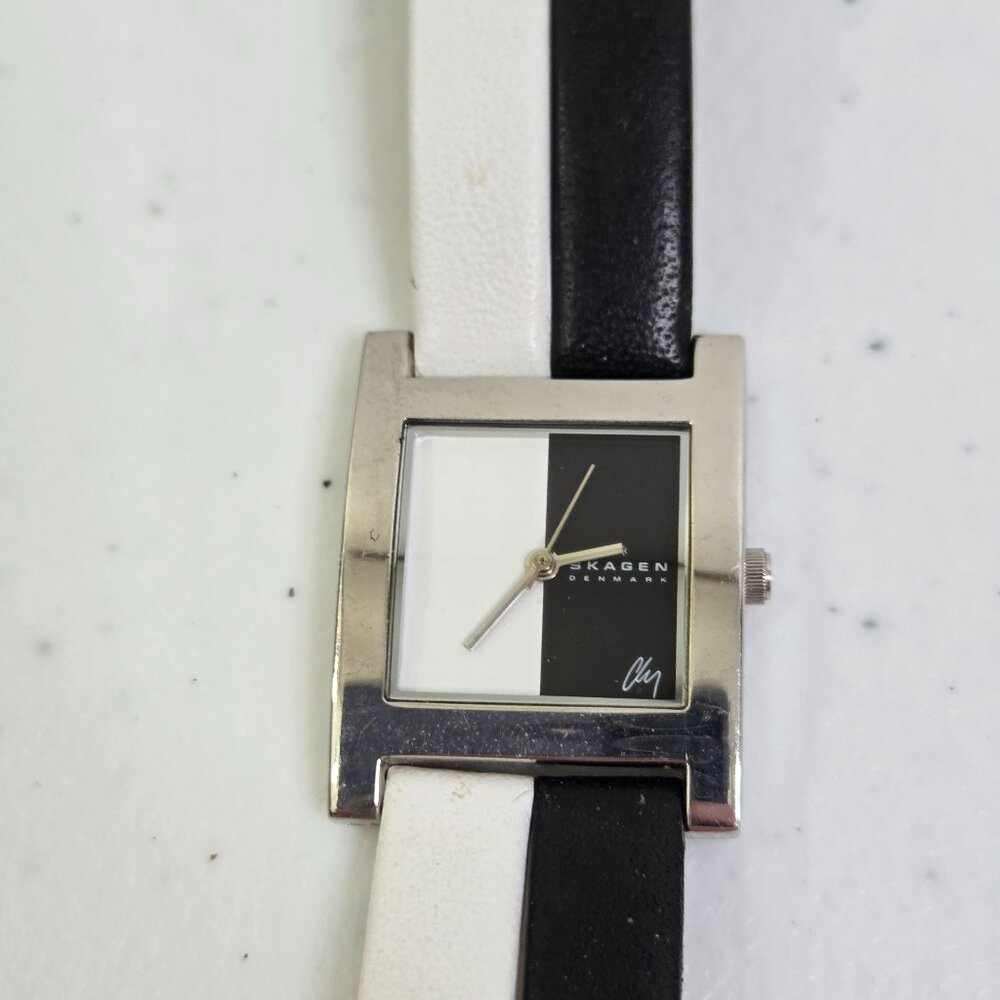 Skagen Womens Watch Black and White 228SSLW-B Denmark Leather Mod Retro